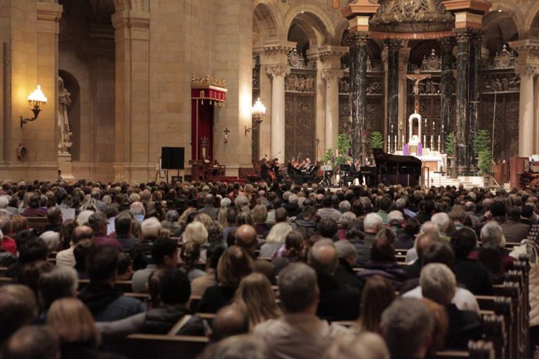 2016 Wider packed crowd shot at Cathedral